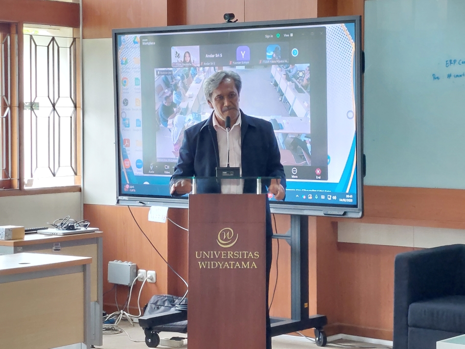 Dr. H. Nuryaman, S.E., M.Si., Ak., C.A. (Dekan Fakultas Ekonomi & Bisnis Universitas Widyatama) memberikan sambutan pada Musyawarah Nasional Pembentukan Asosiasi Prodi Perdagangan Internasional